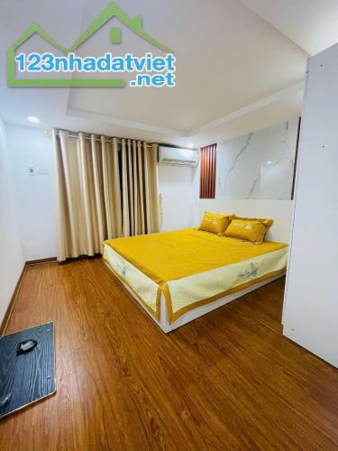 HÀNG NGON GIÁ RẺ TÔN ĐỨC THẮNG ĐỐNG ĐA. 25M X 4T. GIÁ: 5,4 TỶ - 4