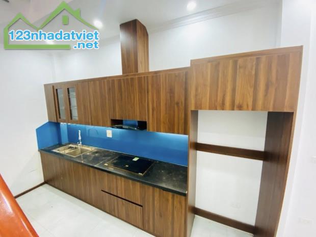 SIÊU PHẨM 1 NHÀ RA MẶT PHỐ - DÂN XÂY - FULL NỘI THẤT - TRUNG TÂM LONG BIÊN - 2