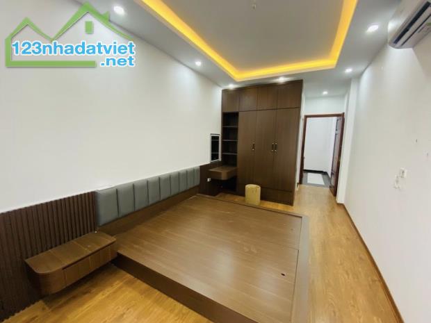 SIÊU PHẨM 1 NHÀ RA MẶT PHỐ - DÂN XÂY - FULL NỘI THẤT - TRUNG TÂM LONG BIÊN - 3
