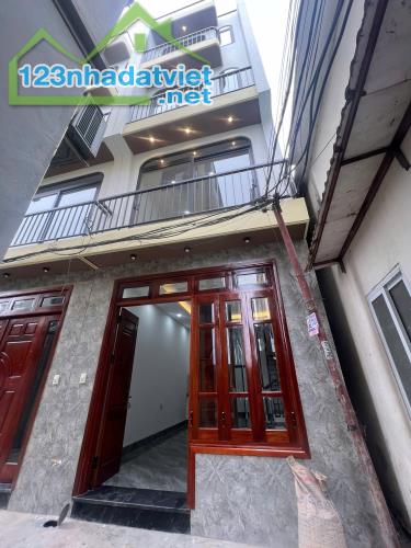 Nhà đẹp ngõ thoáng khu dân trí cao Thạch Bàn Long Biên DT 33m2 . Giá 5.45 tỷ