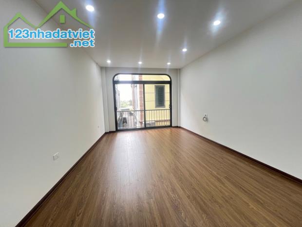 Nhà đẹp ngõ thoáng khu dân trí cao Thạch Bàn Long Biên DT 33m2 . Giá 5.45 tỷ - 2