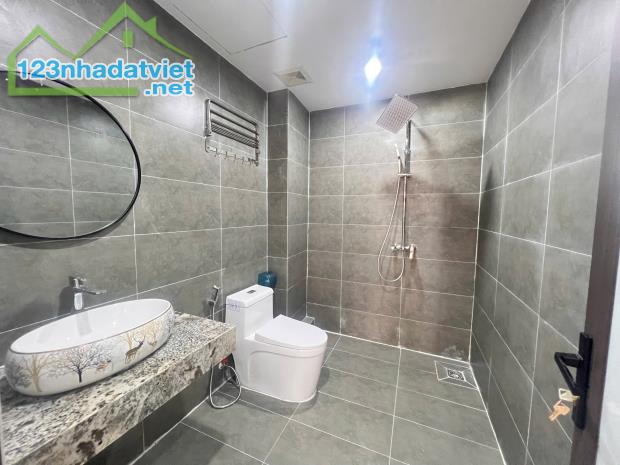 Nhà đẹp ngõ thoáng khu dân trí cao Thạch Bàn Long Biên DT 33m2 . Giá 5.45 tỷ - 3