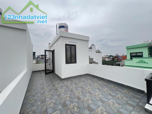 Nhà đẹp ngõ thoáng khu dân trí cao Thạch Bàn Long Biên DT 33m2 . Giá 5.45 tỷ - 5