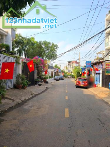 Nhà Phố 2 Mặt Hẻm Ô Tô – 104m² –– Cho Thuê 7tr/Tháng – Gần Chợ Tăng Nhơn Phú A Thủ Đức