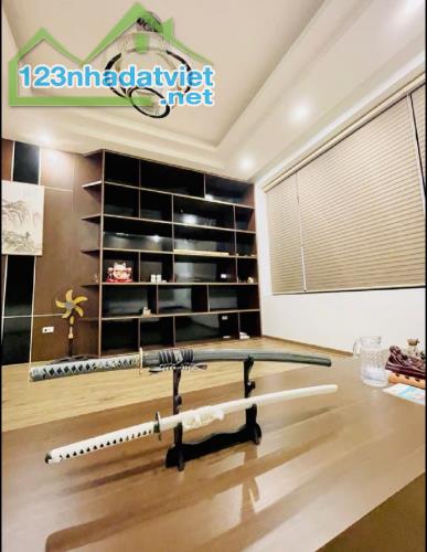 BÁN NHÀ ĐẸP LẠC LONG QUÂN - LÔ GÓC, Ô TÔ TRÁNH - 6 TẦNG THANG MÁY Diện tích: 65m2, - 3