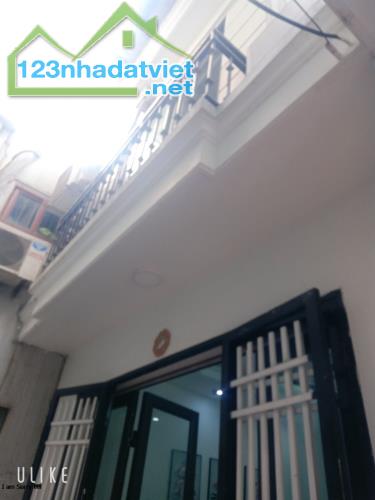 Bán nhà Đại Mỗ Năm Từ Liêm DT 32m, nhà 5 tầng, giá 5.8 tỷ. ĐT 0986383826
