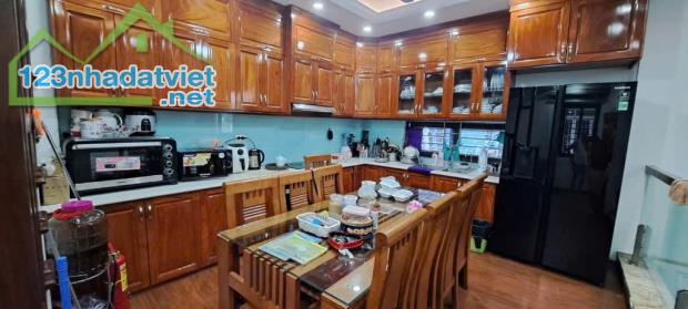 Bán nhà Đẹp ở ngay Hồng tiến- Ô Tô - Ngõ thôngThoáng vĩnh viễn -55m 5 tầng mặt tiền 5,2m
