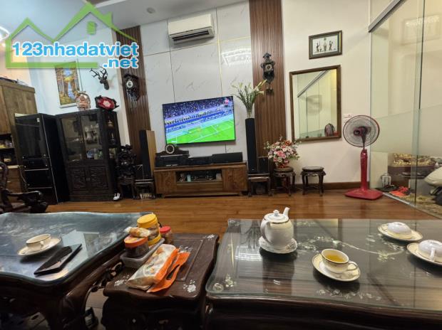 Bán nhà Đội Cấn Ba Đình  Diện tích 66mx 4 tầng. giá 18 tỉ - 2