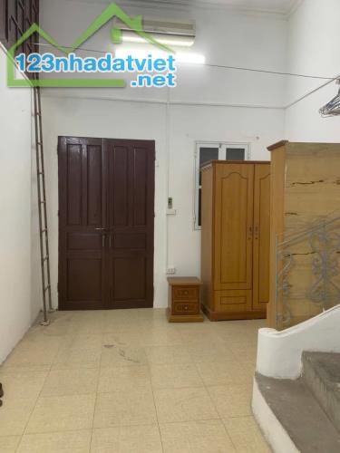 Cho thuê nhà ngõ 184 Trần Khát Chân, 3 tầng x 30m2, 2 ngủ, 7 Triệu ở gia đình, nhóm