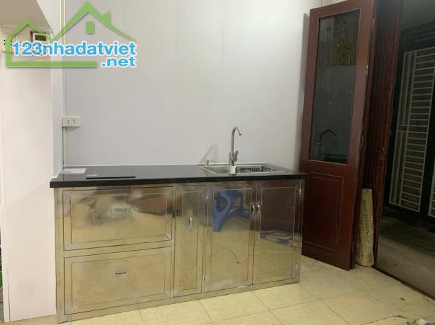 Cho thuê nhà ngõ 184 Trần Khát Chân, 3 tầng x 30m2, 2 ngủ, 7 Triệu ở gia đình, nhóm - 1