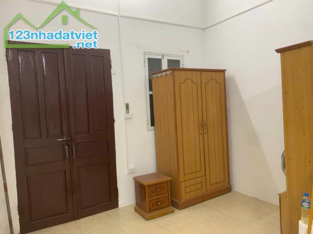 Cho thuê nhà ngõ 184 Trần Khát Chân, 3 tầng x 30m2, 2 ngủ, 7 Triệu ở gia đình, nhóm - 3
