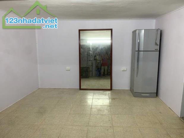 Cho thuê nhà ngõ 184 Trần Khát Chân, 3 tầng x 30m2, 2 ngủ, 7 Triệu ở gia đình, nhóm - 4