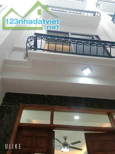 Bán nhà ngõ 17 Đại Mỗ Năm Từ Liêm DT 32m, nhà 5 tầng, MT 3.6m, giá 5.8 tỷ ĐT 0986383826