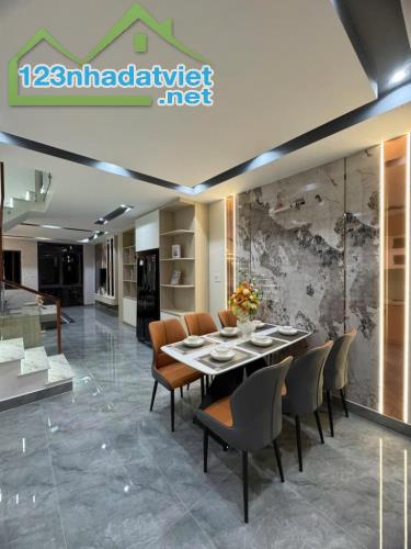 Nhà Mặt Tiền Thạnh Lộc 40 , 74m2 x 5 Tầng .Full Nội Thất  Gía chỉ nhỉnh 6 tỷ