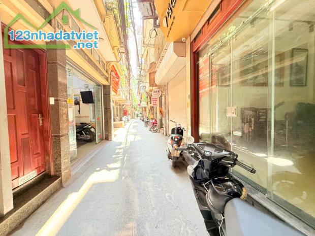 BÁN NHÀ GIẢI PHÓNG ĐỐI DIỆN BỆNH VIỆN BẠCH MAI XUNG QUANH CÁC TRƯỜNG ĐẠI HỌC LỚN