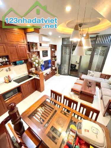 Bán nhà xinh xắn ngõ rộng tại phố cổ Ngọc Lâm , Long Biên 30m, MT4m, giá trên 4 tỷ
