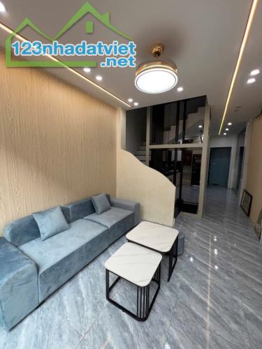 Bán nhà Ngọc Thụy Long Biên 45m² – Gần ô tô – Thang máy, nội thất cao cấp – Giá 8.5 tỷ
