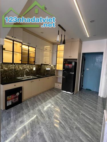 Bán nhà Ngọc Thụy Long Biên 45m² – Gần ô tô – Thang máy, nội thất cao cấp – Giá 8.5 tỷ - 1