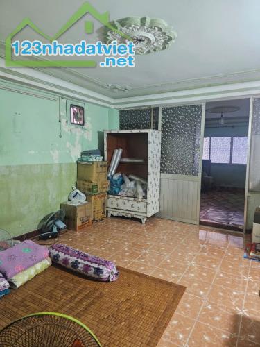 Hiếm nhà Bình Long Tân Quý Tân Phú hẻm 4m sát mặt tiền 65m2 ,4 tầng Nhỉnh 5 tỷ - 3