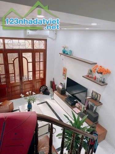 Bán gấp nhà đẹp Đình Thôn, ngõ thông, rộng 2.7m, 40m ra bãi oto, 52m2, Chỉ 8.1tỷ