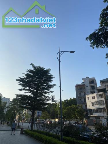 HÀNG HIẾM ĐỐNG ĐA, 2 BƯỚC CHÂN TỚI PHỐ HUỲNH THÚC KHÁNG SIÊU HOT, 73m2 - 12,3 Tỷ