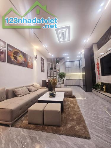 🌟 BÁN GẤP NHÀ ĐẸP VŨ TÔNG PHAN  – DT: 45m2 – 5 TẦNG – GẦN Ô TÔ – Giá 7 TỶ