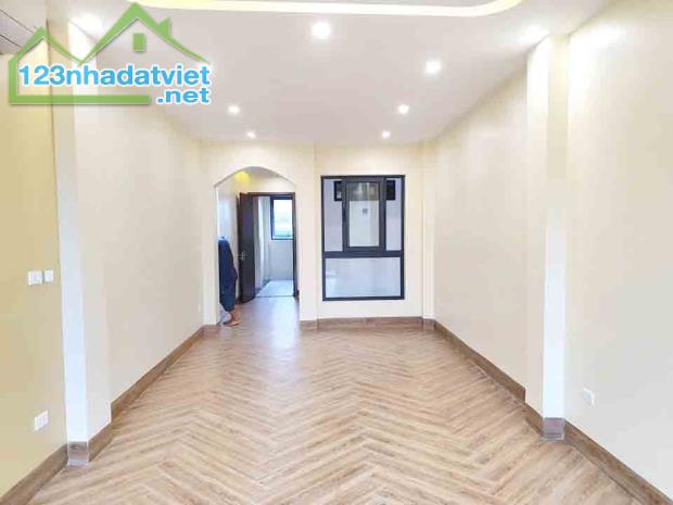 Bán nhà Hoàng Cầu, Đống Đa, gần ôtô, kinh doanh, 40mx5t, 8.8 tỷ, 0985696268 - 1
