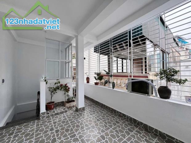 PHẢI THẬT NHANH - EN BÁN NHÀ NGỌC HÀ, BA ĐÌNH - ĐỐI DIỆN LĂNG BÁC, CÁCH PHỐ 70M - CHỈ - 2