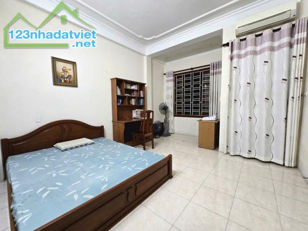 HÀNG HIẾM BÁT KHỐI - DÂN XÂY - Ô TÔ ĐỖ CỔNG - FULL NỘI THẤT 40M2- 6,1 TỶ - 1