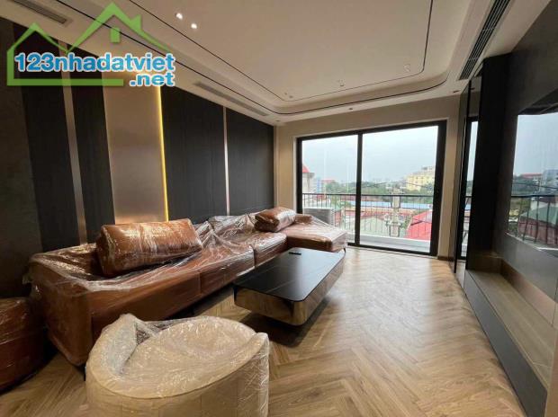 Bán nhà 6T, thang máy ở Nguyễn Văn Cừ ngõ oto , 76m, MT5m giá 20 tỷ