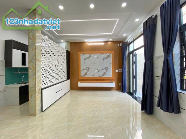 Bán nhà 6x10 - 3 tầng - hẻm oto - giá chỉ 5,x tỷ - ngay đường Tên Lửa nối dài - Bình Tân.