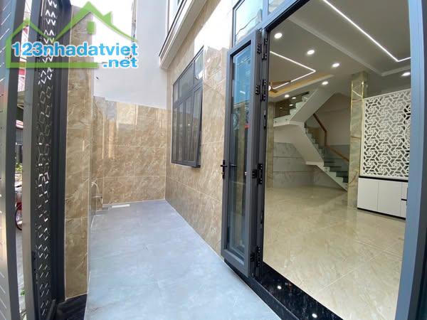Bán nhà 6x10 - 3 tầng - hẻm oto - giá chỉ 5,x tỷ - ngay đường Tên Lửa nối dài - Bình Tân. - 1