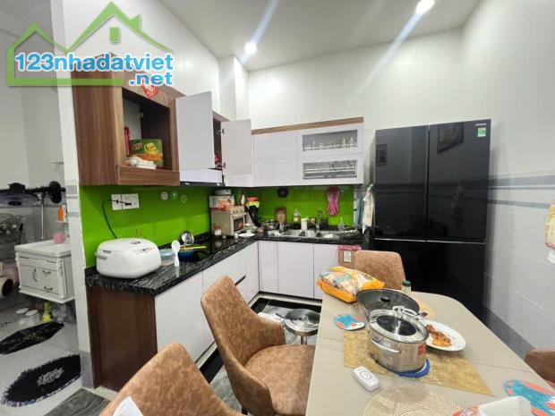 BÁN NHÀ Quận 9 đẹp LUNG LINH, giá 8.6 tỷ - 2