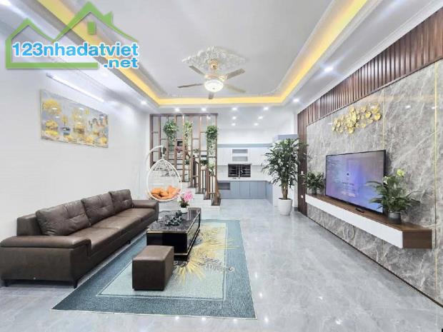 NHÀ BIÊN GIANG ÔTÔ ĐỖ CỔNG 4 NGỦ GẦN ĐƯỜNG 6