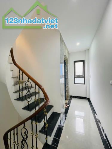 BÁN NHÀ 7 TẦNG PHỐ  ĐẶNG TIẾN ĐÔNG-ĐỐNG ĐA-THANG MÁY - NGÕ Ô TÔ TRÁNH -13.8 TỶ - 2