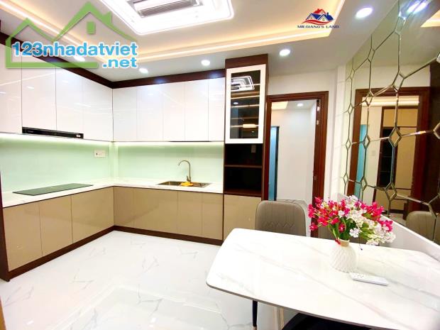 QUẬN 7 - NHỘN NHỊP NHẤT KHU VỰC - CÁCH QUẬN 4 ĐÚNG 1 CÂY CẦU - 6 PHÚT VỀ QUẬN 1 - NHỈNH 6