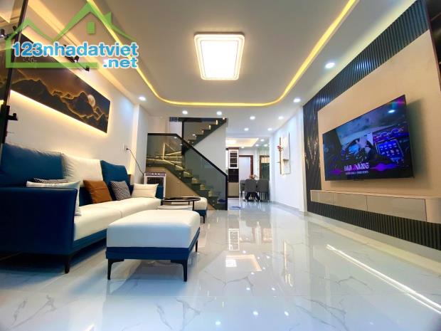 QUẬN 7 - NHỘN NHỊP NHẤT KHU VỰC - CÁCH QUẬN 4 ĐÚNG 1 CÂY CẦU - 6 PHÚT VỀ QUẬN 1 - NHỈNH 6 - 1