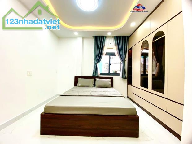 QUẬN 7 - NHỘN NHỊP NHẤT KHU VỰC - CÁCH QUẬN 4 ĐÚNG 1 CÂY CẦU - 6 PHÚT VỀ QUẬN 1 - NHỈNH 6 - 3