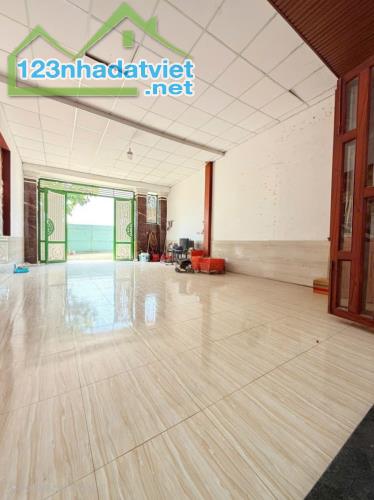 Bán nhà 2 Tầng 116m2 Dĩ An,đường xe hơi,có sân đậu xe,gần UBND phường - 4
