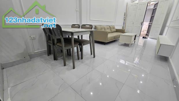LÔ GÓC TRUNG TÂM VĂN QUÁN, NGÕ RỘNG VF3 ĐỖ CỬA, Ô CHỜ THANG MÁY MINI, NHỈNH 7 TỶ