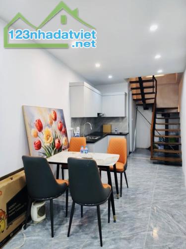 Bán nhà Trương Định - lô góc sáng thoáng , giao thông thuận tiện , dt 25M giá 5.69 tỷ SĐCC