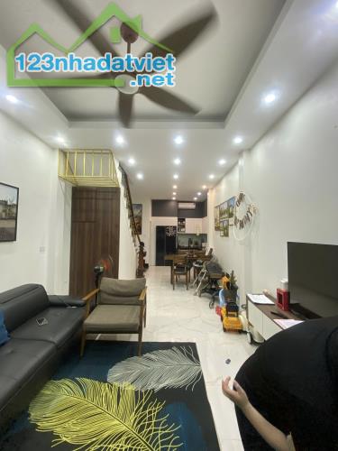 SIÊU HIẾM NHÀ NGUYỄN KHOÁI, 45M, 3T, MT 4,3M, Ô TÔ, MỚI, Ở SƯỚNG, CHỈ 6,2 TỶ. - 1