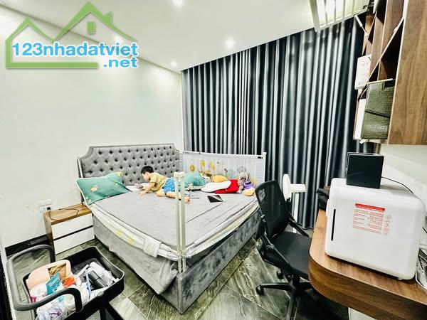 SIÊU HIẾM NHÀ NGUYỄN KHOÁI, 45M, 3T, MT 4,3M, Ô TÔ, MỚI, Ở SƯỚNG, CHỈ 6,2 TỶ. - 2