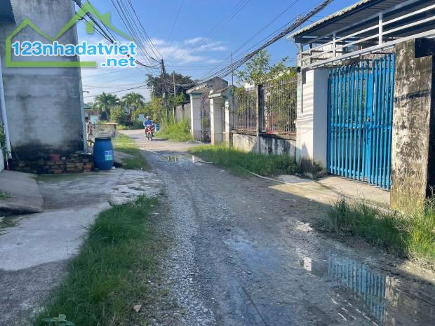 Kẹt Tiền Bán Gấp Nền Đất 8x32=256m2 giá 1tỷ700 shr,Đường Nguyễn Thị Thọ -Đức Hòa