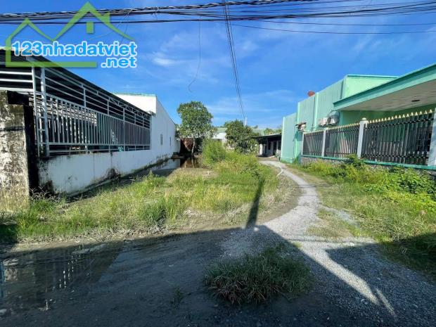Kẹt Tiền Bán Gấp Nền Đất 8x32=256m2 giá 1tỷ700 shr,Đường Nguyễn Thị Thọ -Đức Hòa - 1
