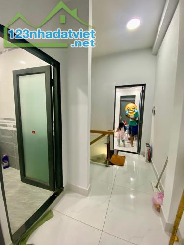 NHÀ 3 TẦNG ĐẸP LUNG LINH – GẦN MẶT TIỀN THẠNH XUÂN 14 – CẠNH PICITY HIGH PARK – CHỈ 2.95 T - 4