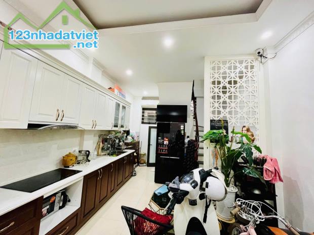 Bán nhà Lạc Long Quân Cầu Giấy gần ô tô ngõ thông 35m2 5T MT 4m dân xây đủ đồ ở luôn 7.5tỷ - 3