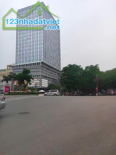 NHÀ ĐẸP CHÍNH CHỦ BÁN – LẠC LONG QUÂN 32M2 – 5 TẦNG – GẦN PHỐ, GẦN HỒ – 8.7 TỶ  Chính chủ