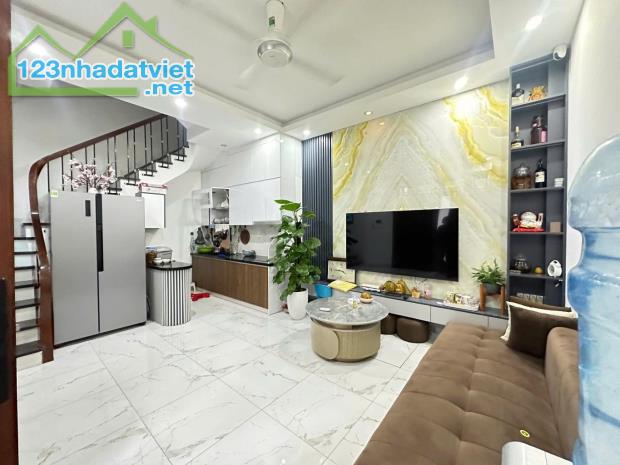 NHÀ ĐẸP CHÍNH CHỦ BÁN – LẠC LONG QUÂN 32M2 – 5 TẦNG – GẦN PHỐ, GẦN HỒ – 8.7 TỶ  Chính chủ - 1