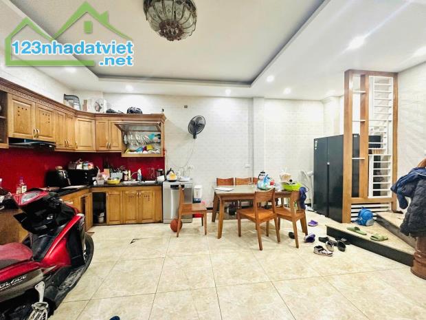 Nhà hiếm ngõ 387 Vũ Tông Phan 30m ra ô tô 60m ra mặt phố ngõ to 40m 5T MT 4m full nội thất - 1